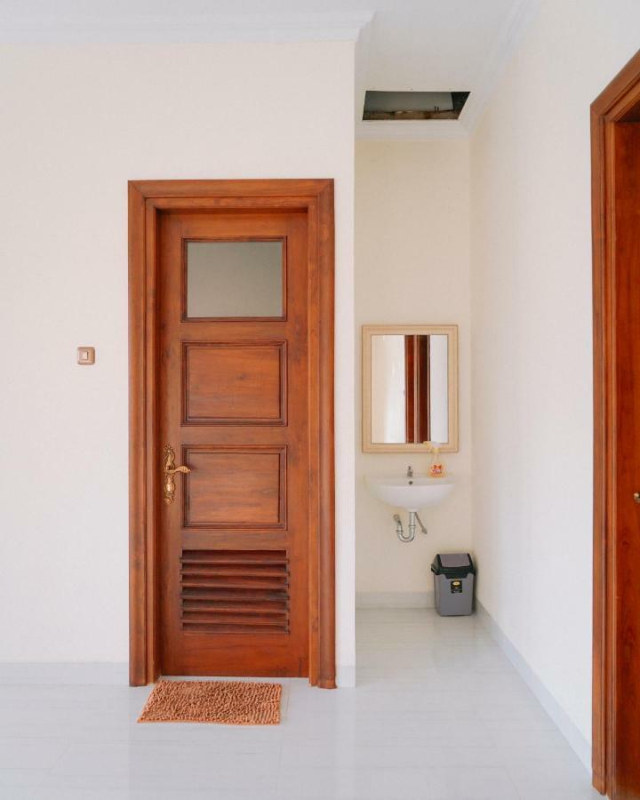 Fernasya House Villa Jogjakarta Buitenkant foto